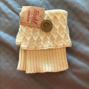 Tara M boot cuffs with wood button